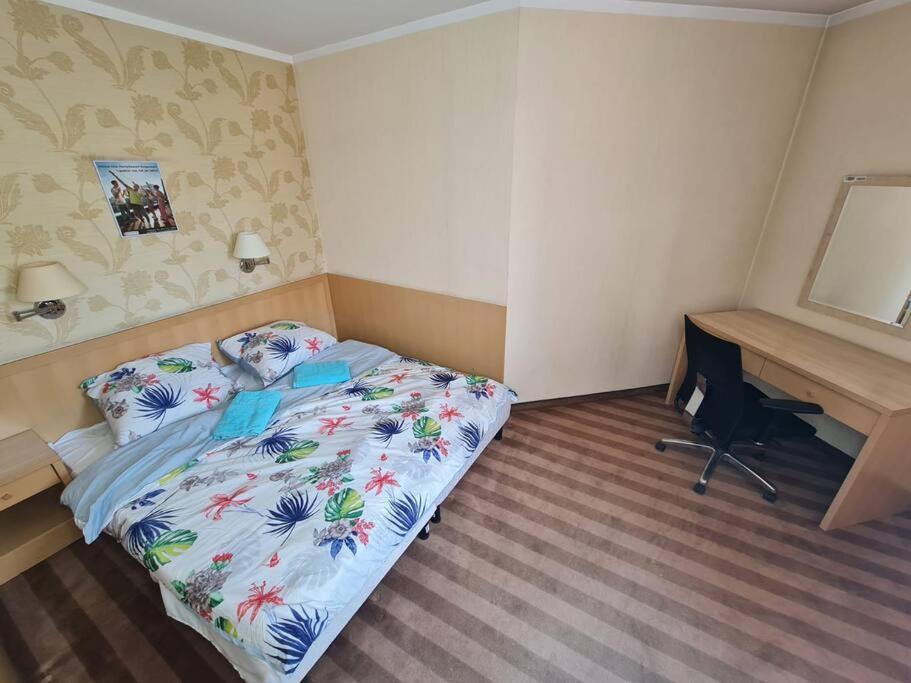Apartamento 10q - Z6 401 *